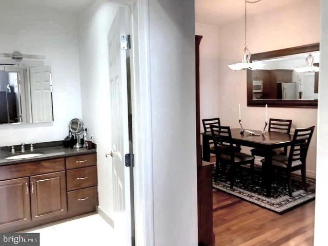 $280,000 | 1600 Arch Street, Unit 1211, Philadelphia, PA 19103