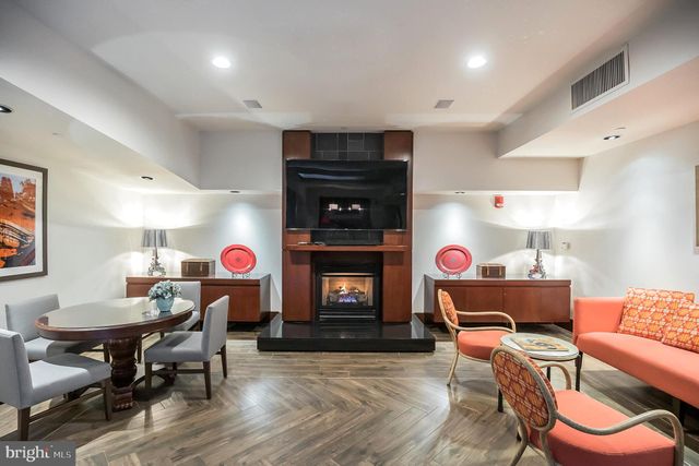 $280,000 | 1600 Arch Street, Unit 1211, Philadelphia, PA 19103