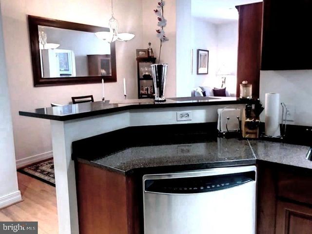 $280,000 | 1600 Arch Street, Unit 1211, Philadelphia, PA 19103