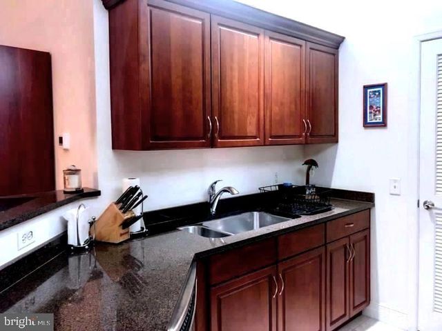 $280,000 | 1600 Arch Street, Unit 1211, Philadelphia, PA 19103