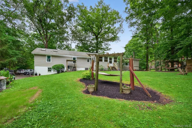 a view of a house with a backyard
