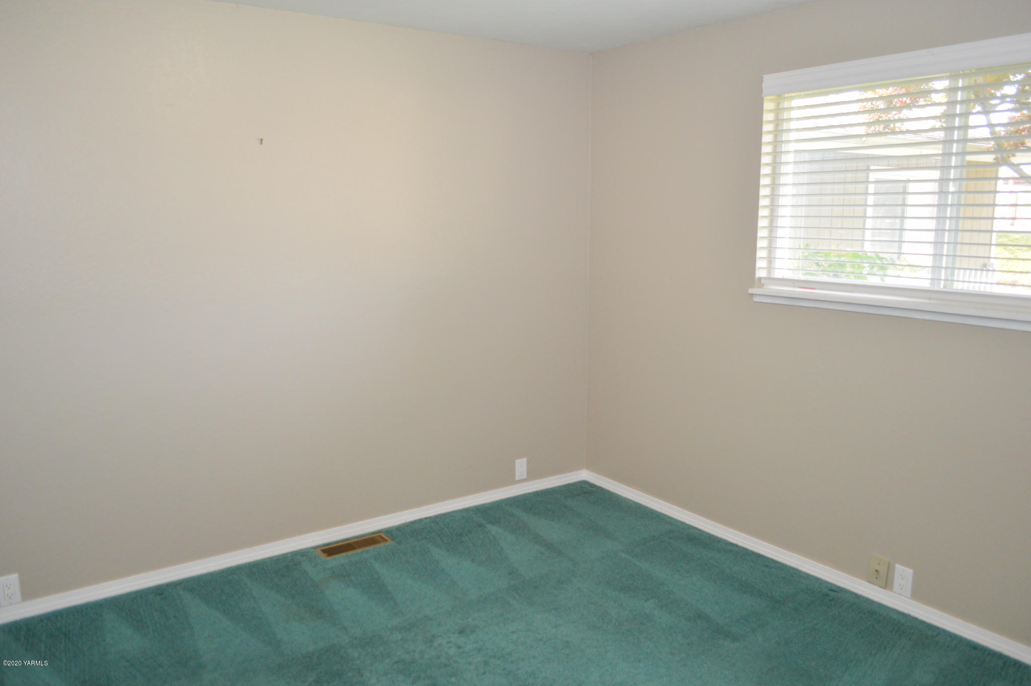 250 West Canyon Road Yakima, WA 98908 - Photo 13 of 27 an empty room with a window