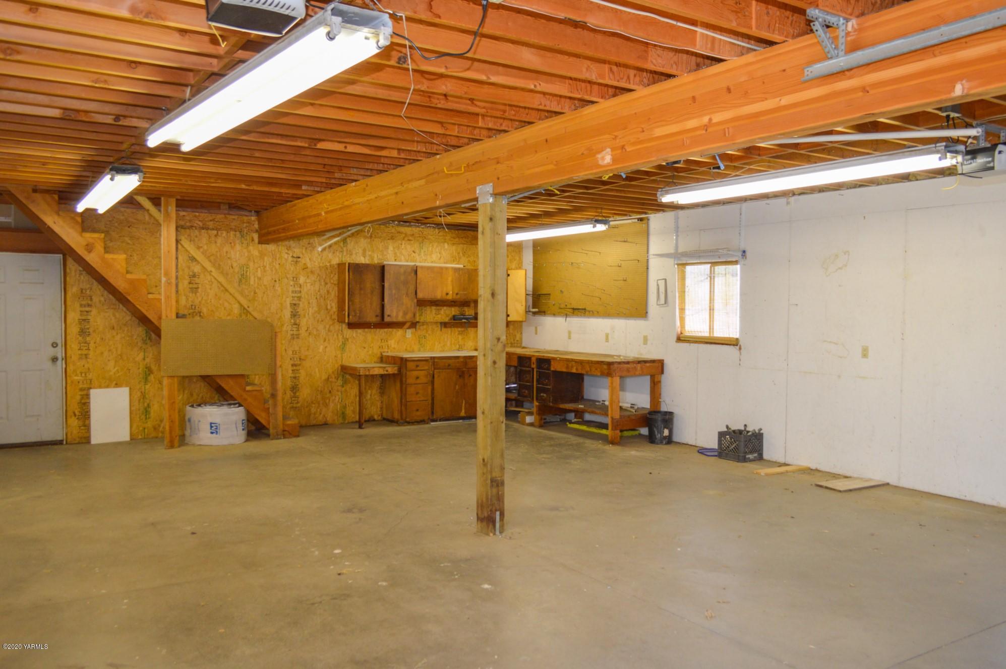 250 West Canyon Road Yakima, WA 98908 - Photo 21 of 27 a view of an empty room
