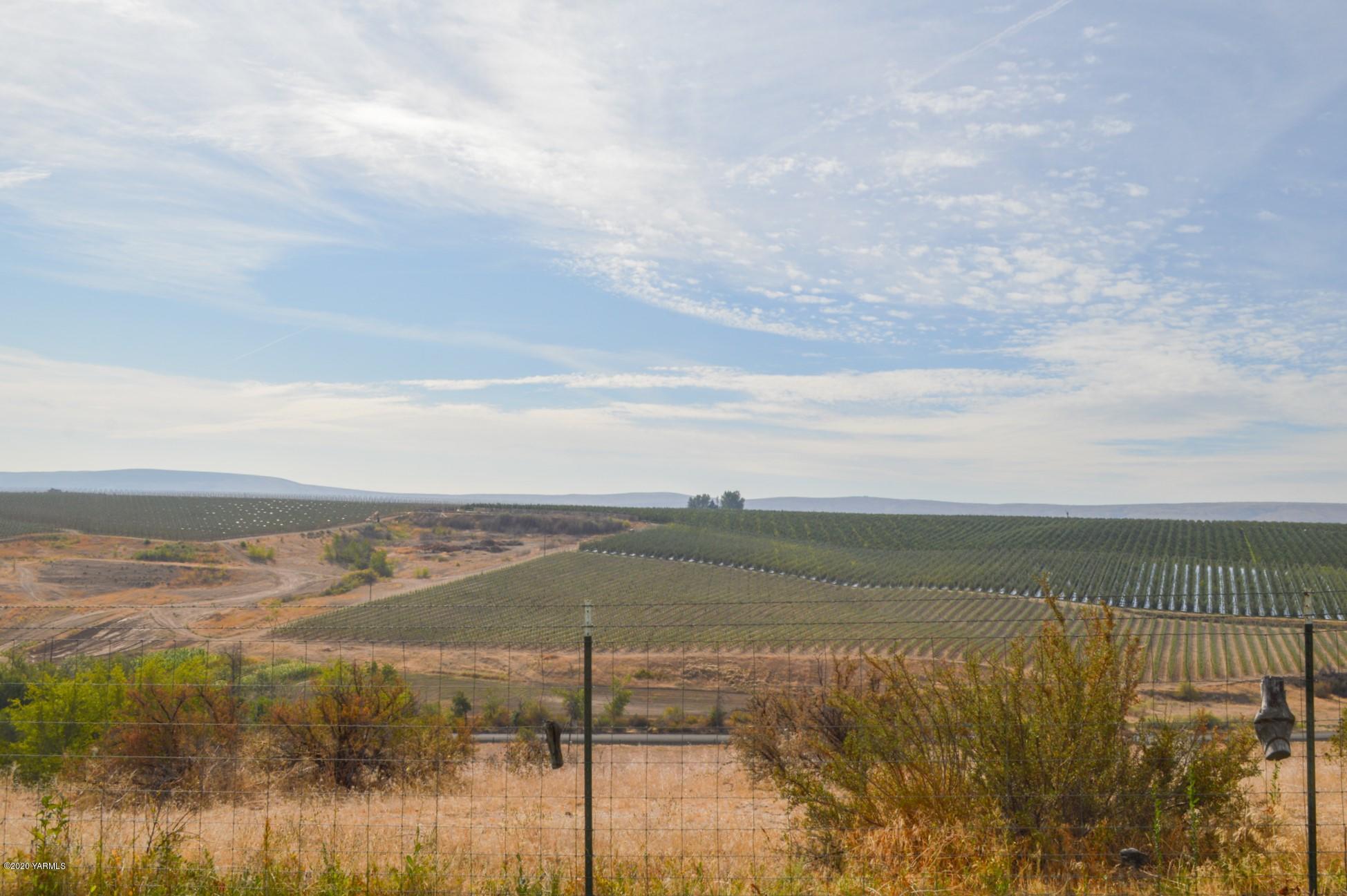 250 West Canyon Road Yakima, WA 98908 - Photo 22 of 27 a view of an ocean and beach