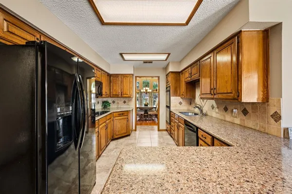 $549,900 | 517 Highland Park Drive, Hurst, TX 76054