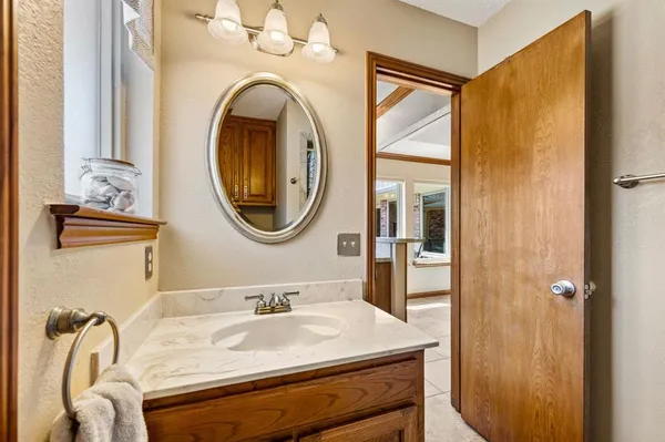 $549,900 | 517 Highland Park Drive, Hurst, TX 76054