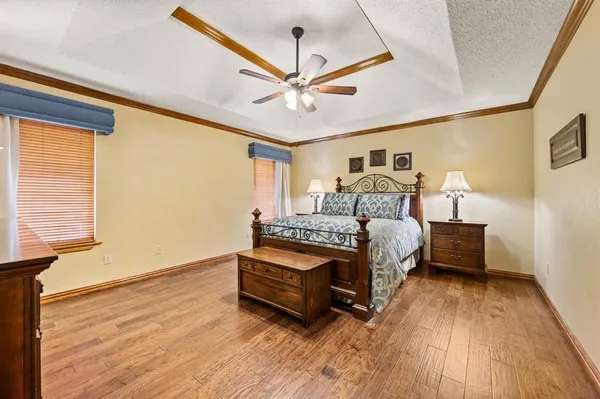 $549,900 | 517 Highland Park Drive, Hurst, TX 76054