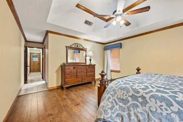 $549,900 | 517 Highland Park Drive, Hurst, TX 76054