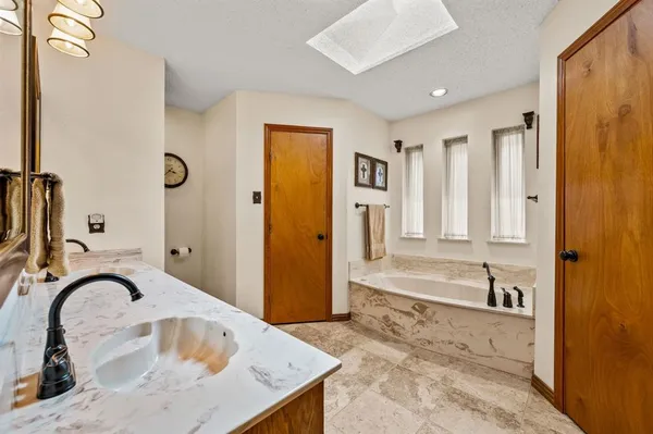 $549,900 | 517 Highland Park Drive, Hurst, TX 76054