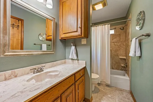 $549,900 | 517 Highland Park Drive, Hurst, TX 76054