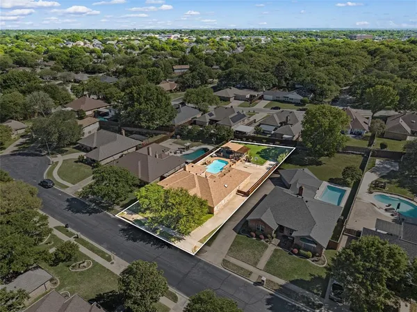 $549,900 | 517 Highland Park Drive, Hurst, TX 76054