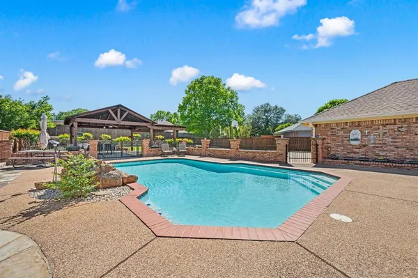 $549,900 | 517 Highland Park Drive, Hurst, TX 76054