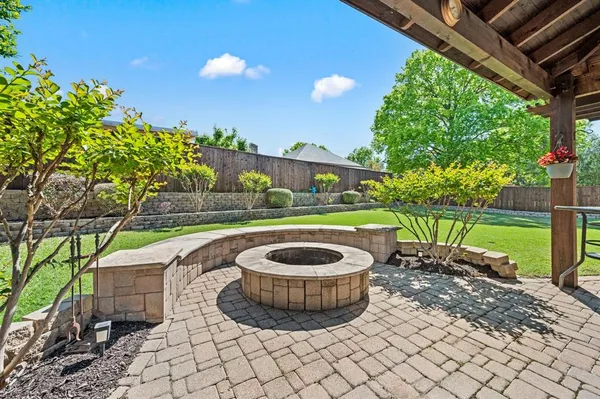 $549,900 | 517 Highland Park Drive, Hurst, TX 76054