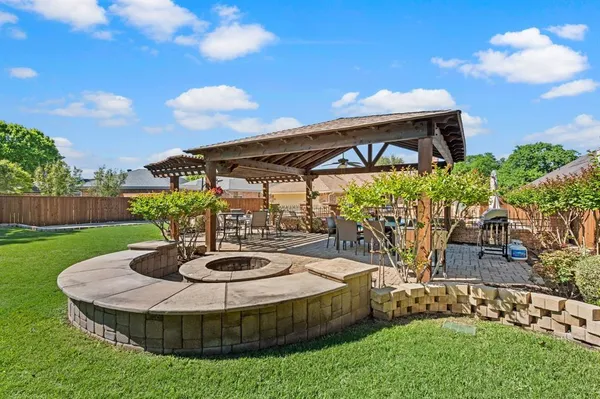 $549,900 | 517 Highland Park Drive, Hurst, TX 76054