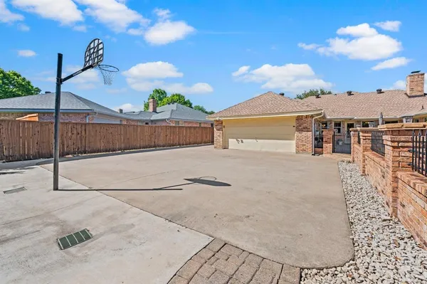 $549,900 | 517 Highland Park Drive, Hurst, TX 76054