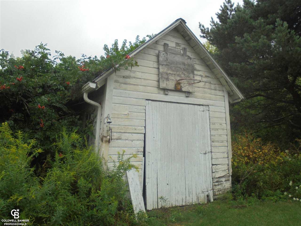 549 Howell Road Allenton, MI 48002 - Photo 11 of 41 Shed