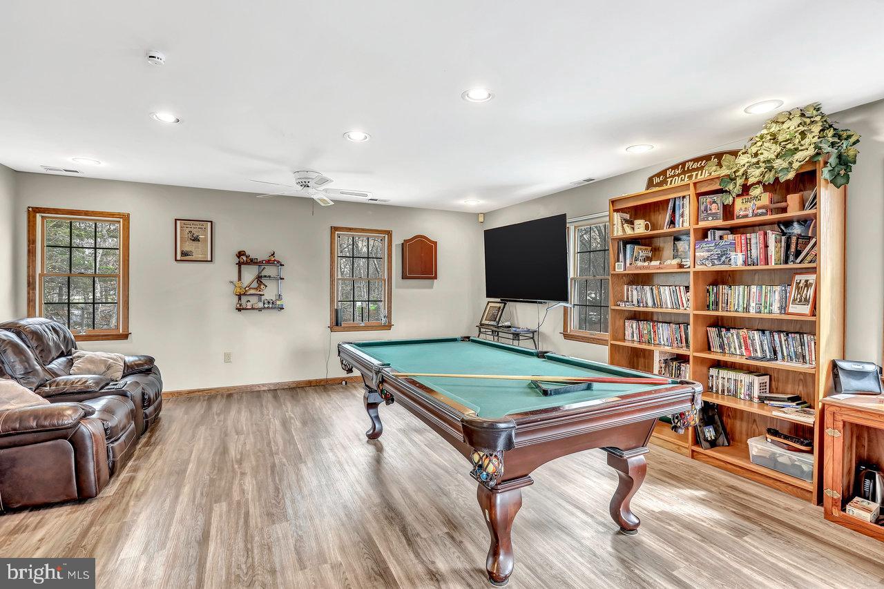 1 Washington Way Tabernacle, NJ 08088 - Photo 26 of 37 a view of a livingroom with furniture and bookshelf