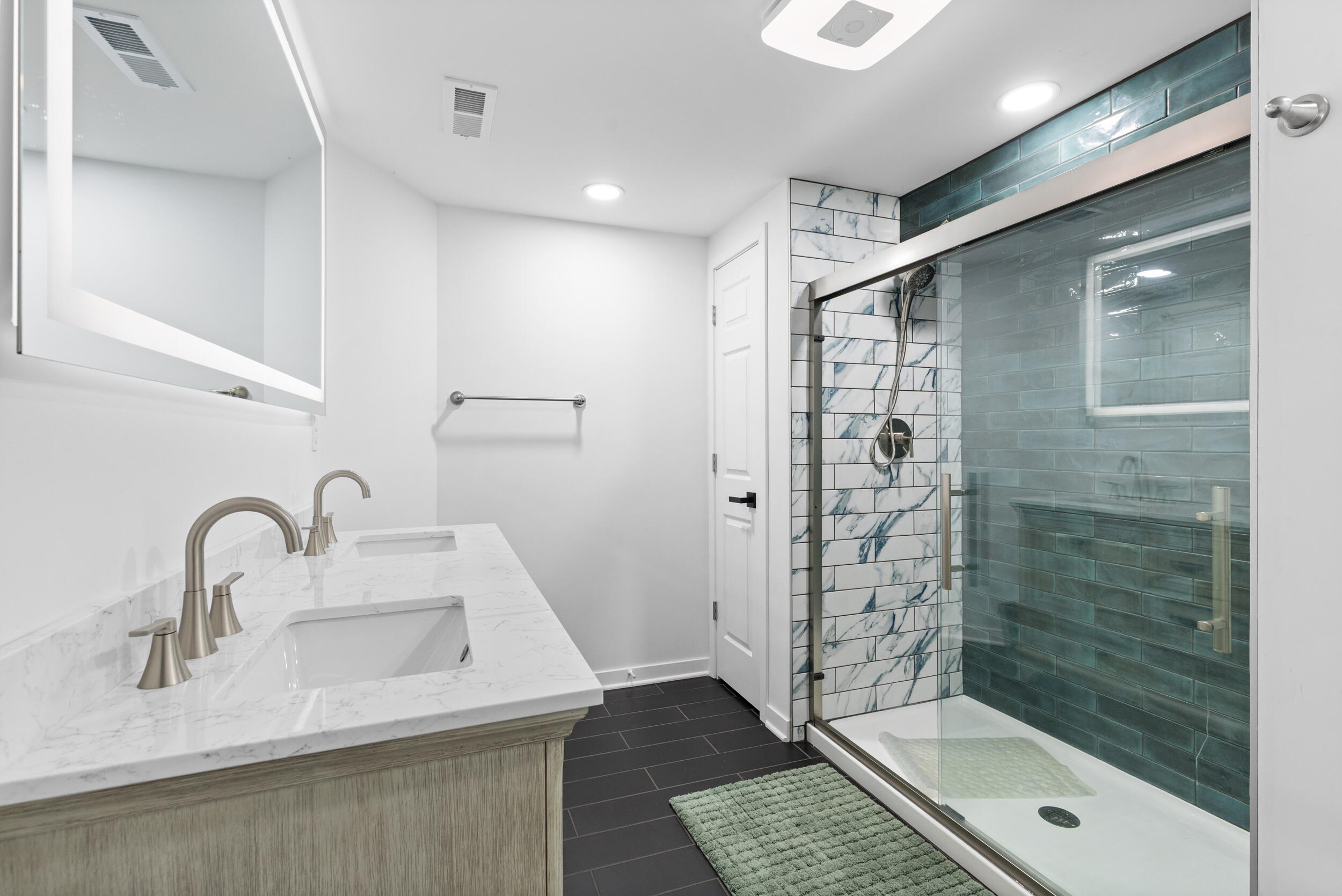 3290 South Johnson Road New Berlin, WI 53146 - Photo 24 of 34 Bathroom