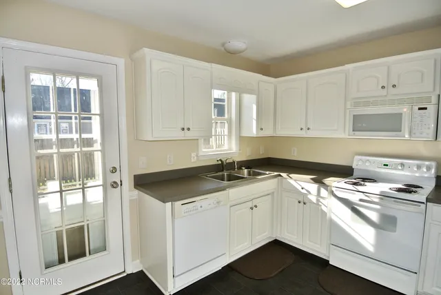 $1,600 | 107 Sellhorn Boulevard, New Bern, NC 28562