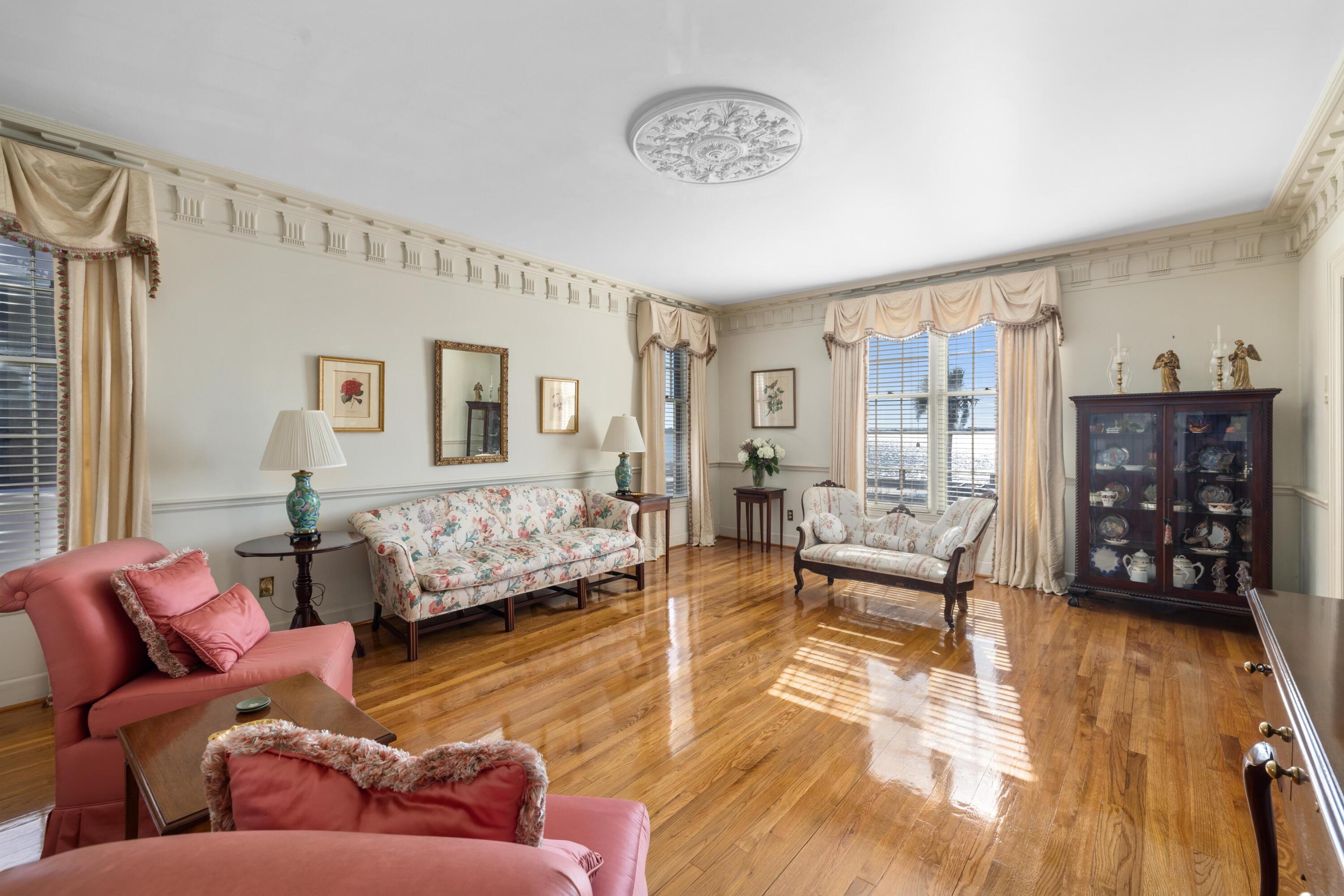 102 Murray Boulevard Charleston, SC 29401 - Photo 11 of 50 11