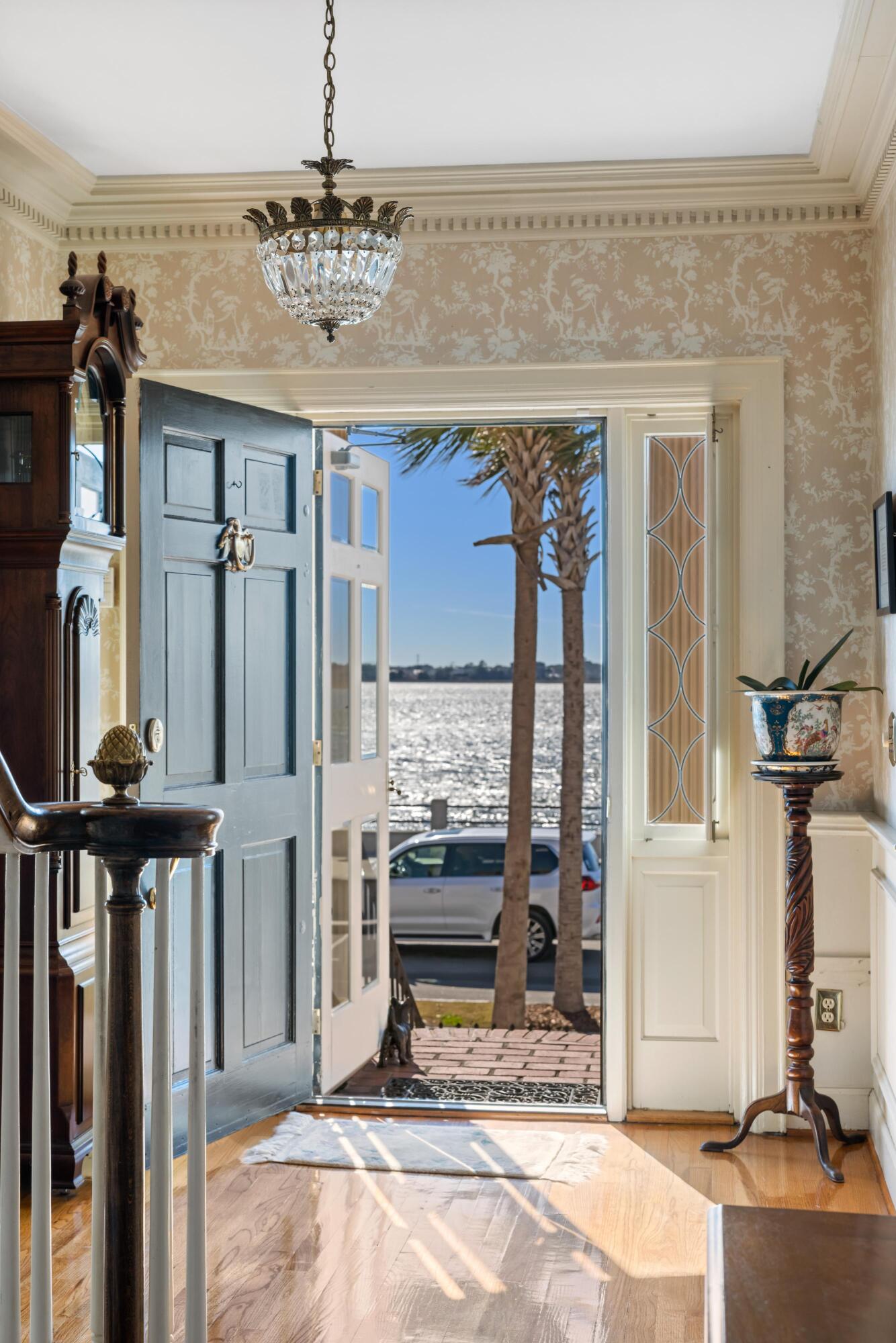 102 Murray Boulevard Charleston, SC 29401 - Photo 5 of 50 5