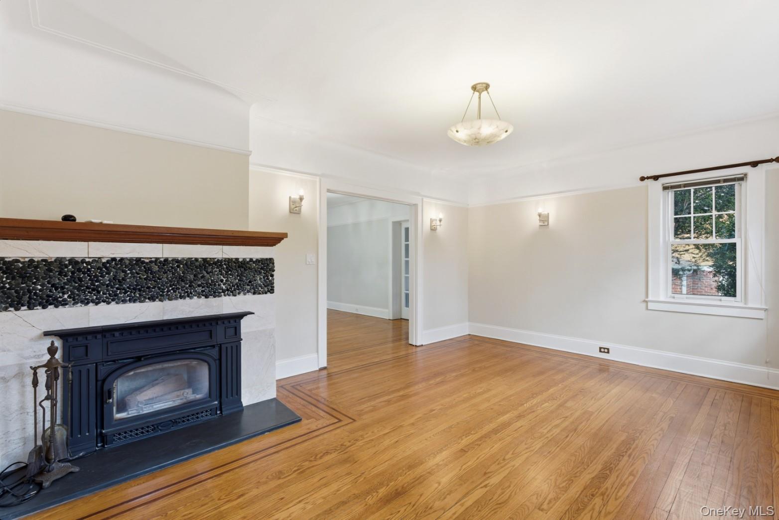 79 Red Ground Road Roslyn Heights, NY 11577 - Photo 12 of 28