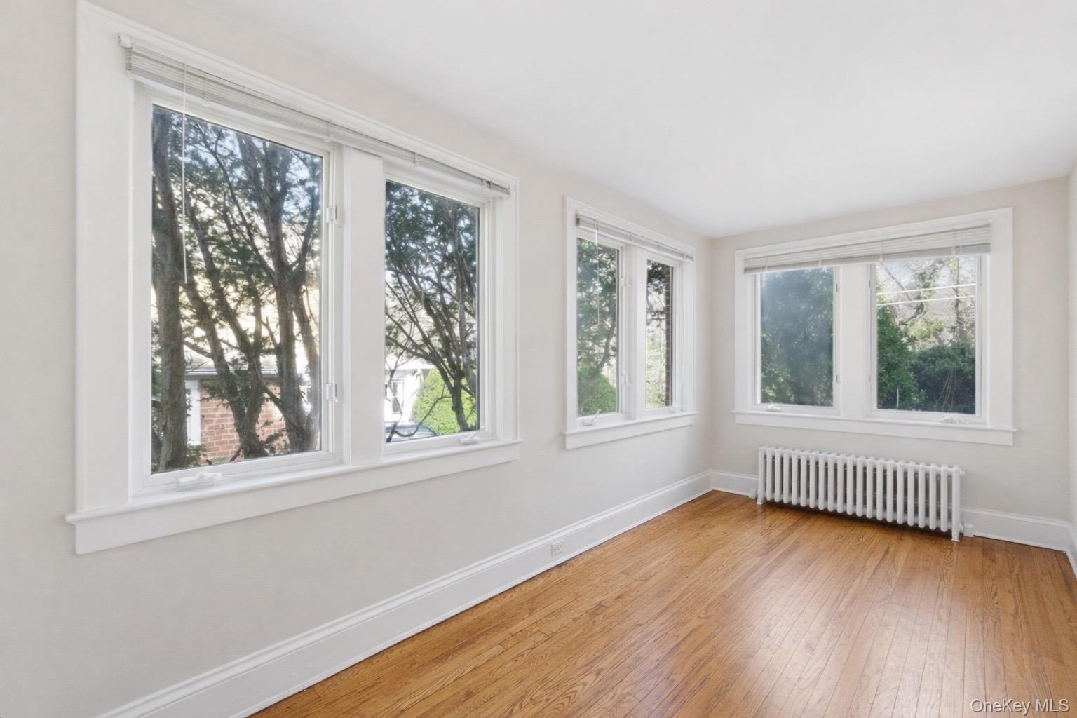 79 Red Ground Road Roslyn Heights, NY 11577 - Photo 16 of 28