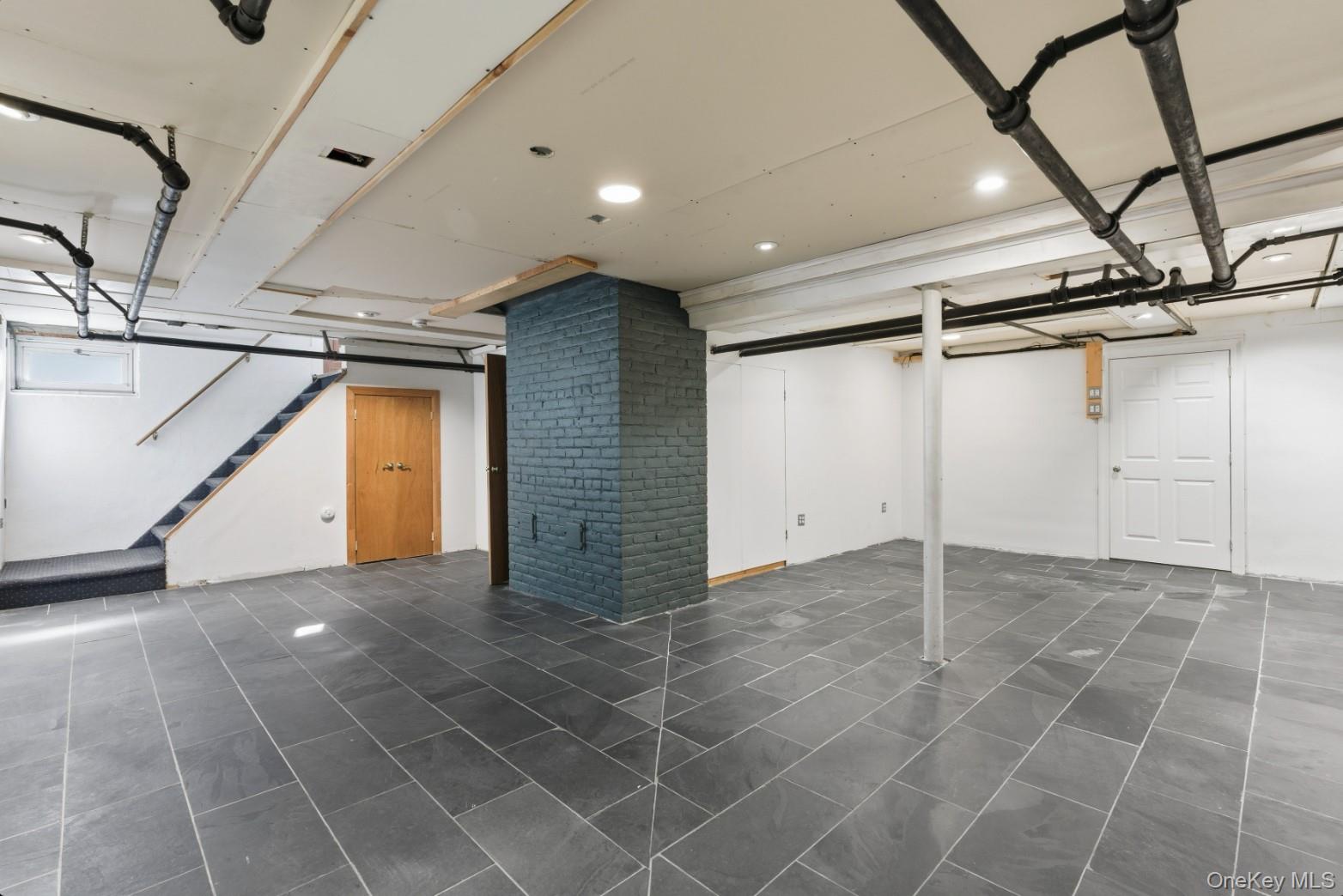 79 Red Ground Road Roslyn Heights, NY 11577 - Photo 20 of 28