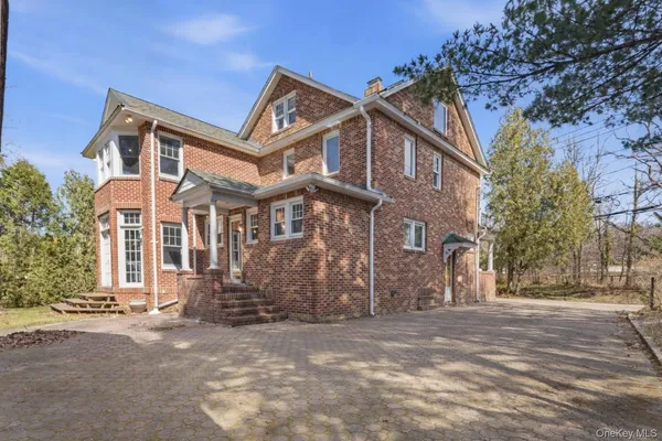 $8,000 | 79 Red Ground Road, Roslyn Heights, NY 11577