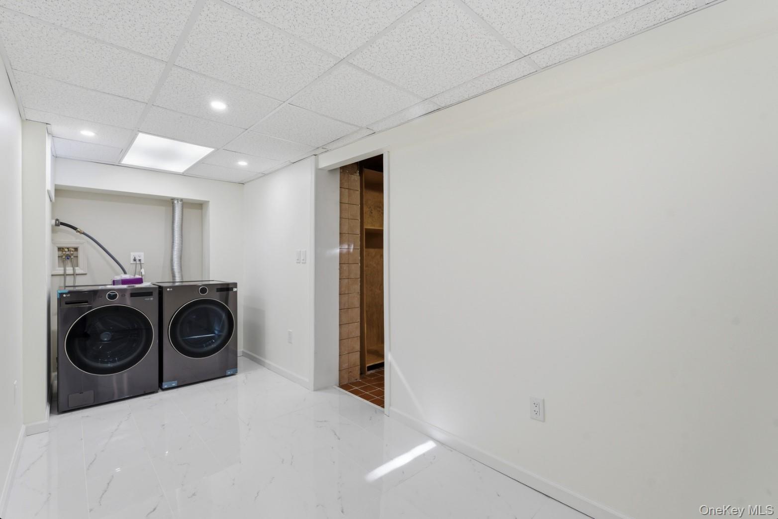 79 Red Ground Road Roslyn Heights, NY 11577 - Photo 24 of 28