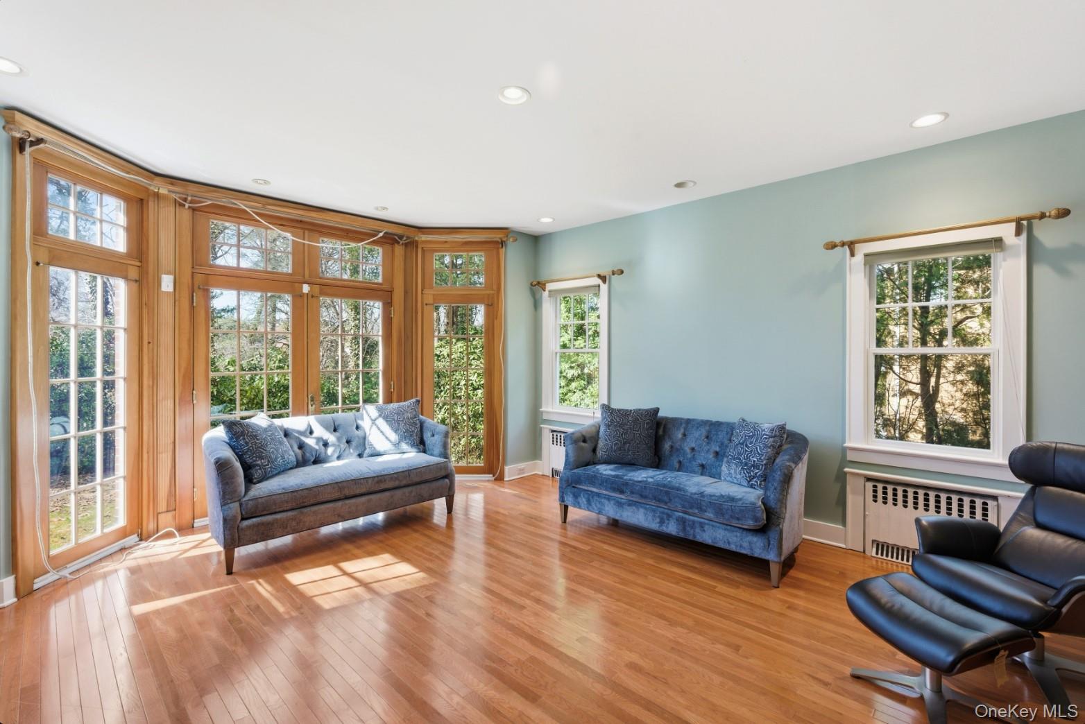 79 Red Ground Road Roslyn Heights, NY 11577 - Photo 10 of 28