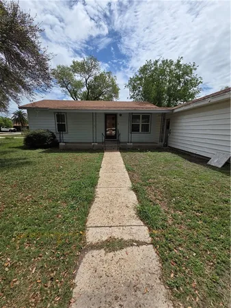 $1,050 | 12137 County Road 1232, Sinton, TX 78387