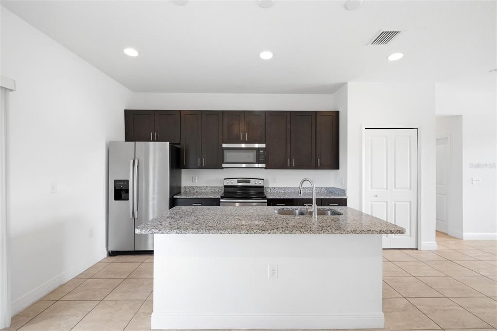 14228 Southwest 48th Court Road Ocala, FL 34473 - Photo 14 of 31 Gallery Image 14