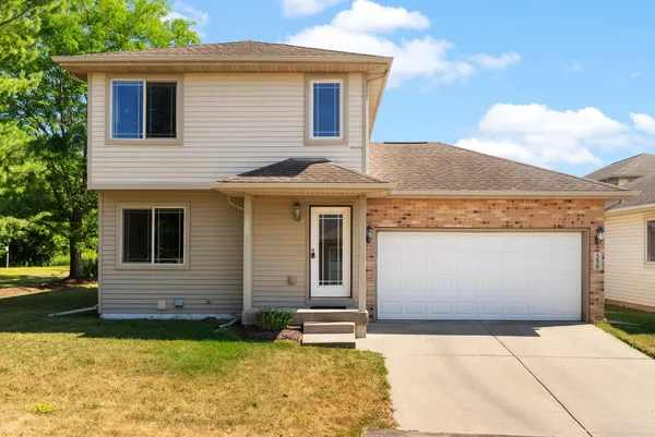 $379,900 | 530 Lexington Drive, Oregon, WI 53575