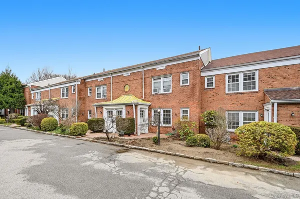 $2,350 | 61 Davis Avenue, Unit E, White Plains, NY 10605