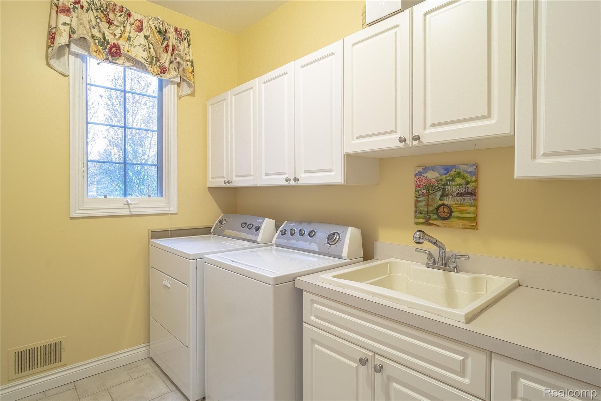 2664 Murfield Court Rochester, MI 48306 - Photo 57 of 99 Interiors (39 of 89).jpg