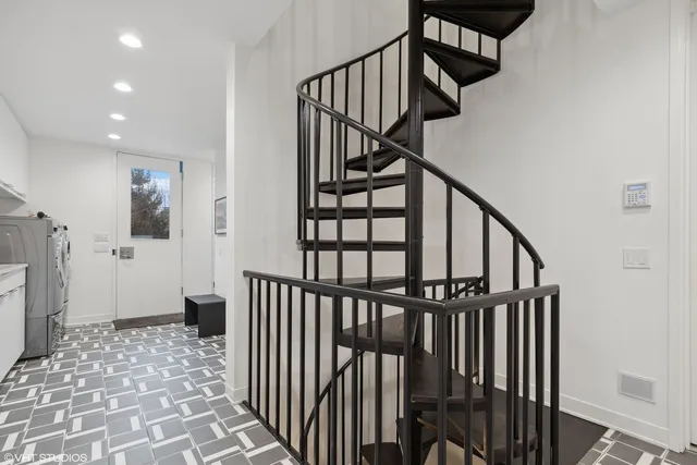 $3,930,000 | 808 Prairie Road, Glencoe, IL 60022