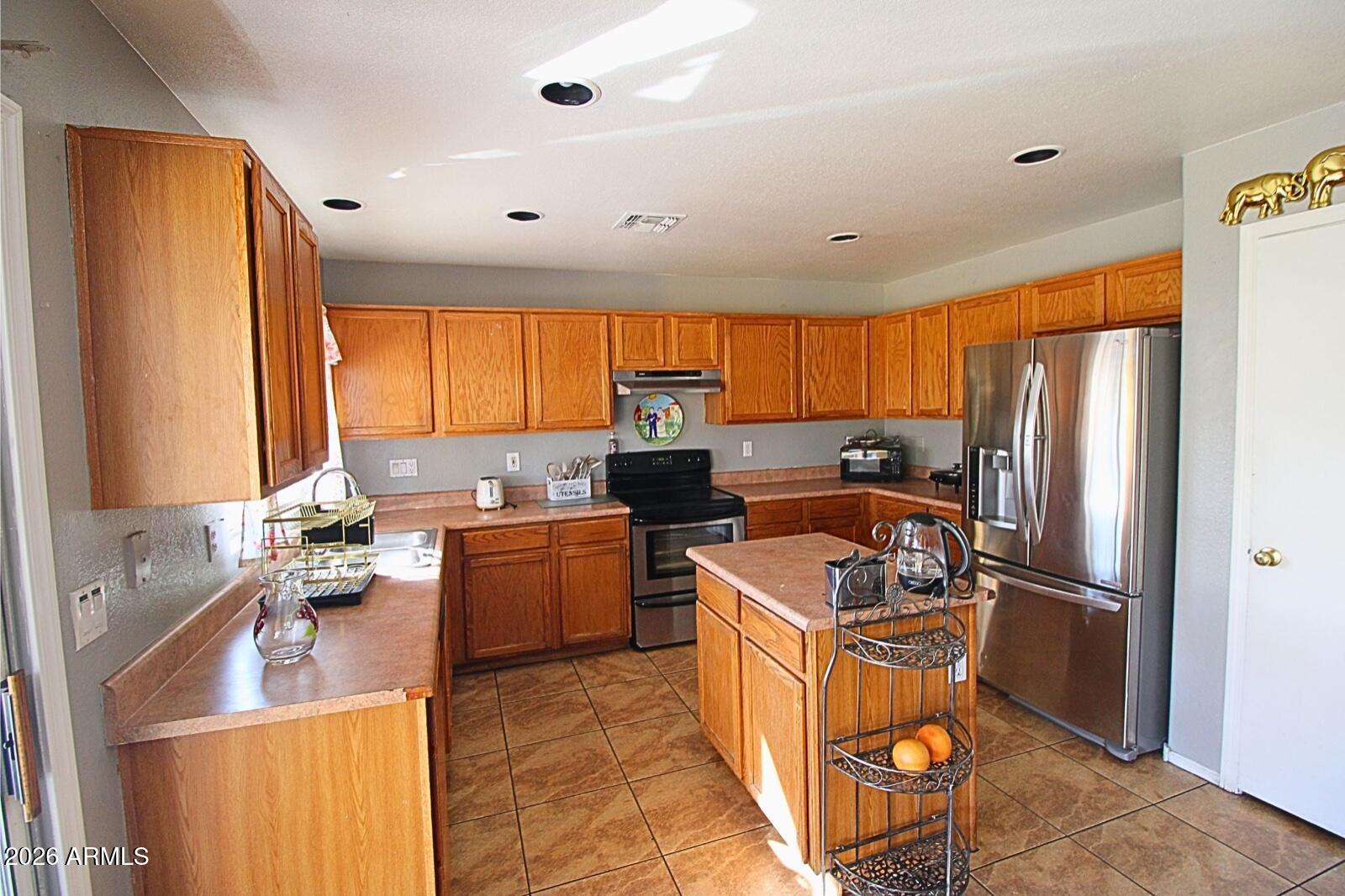 8565 West Monte Vista Road Phoenix, AZ 85037 - Photo 7 of 22 PHOTO-2026-04-27-03-12-38-5