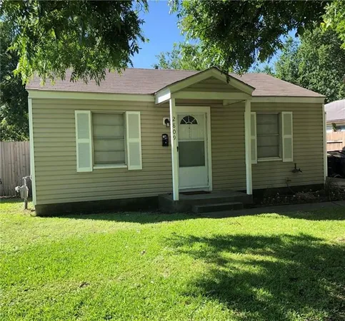 $1,650 | 2809 South Hills Avenue, Fort Worth, TX 76109
