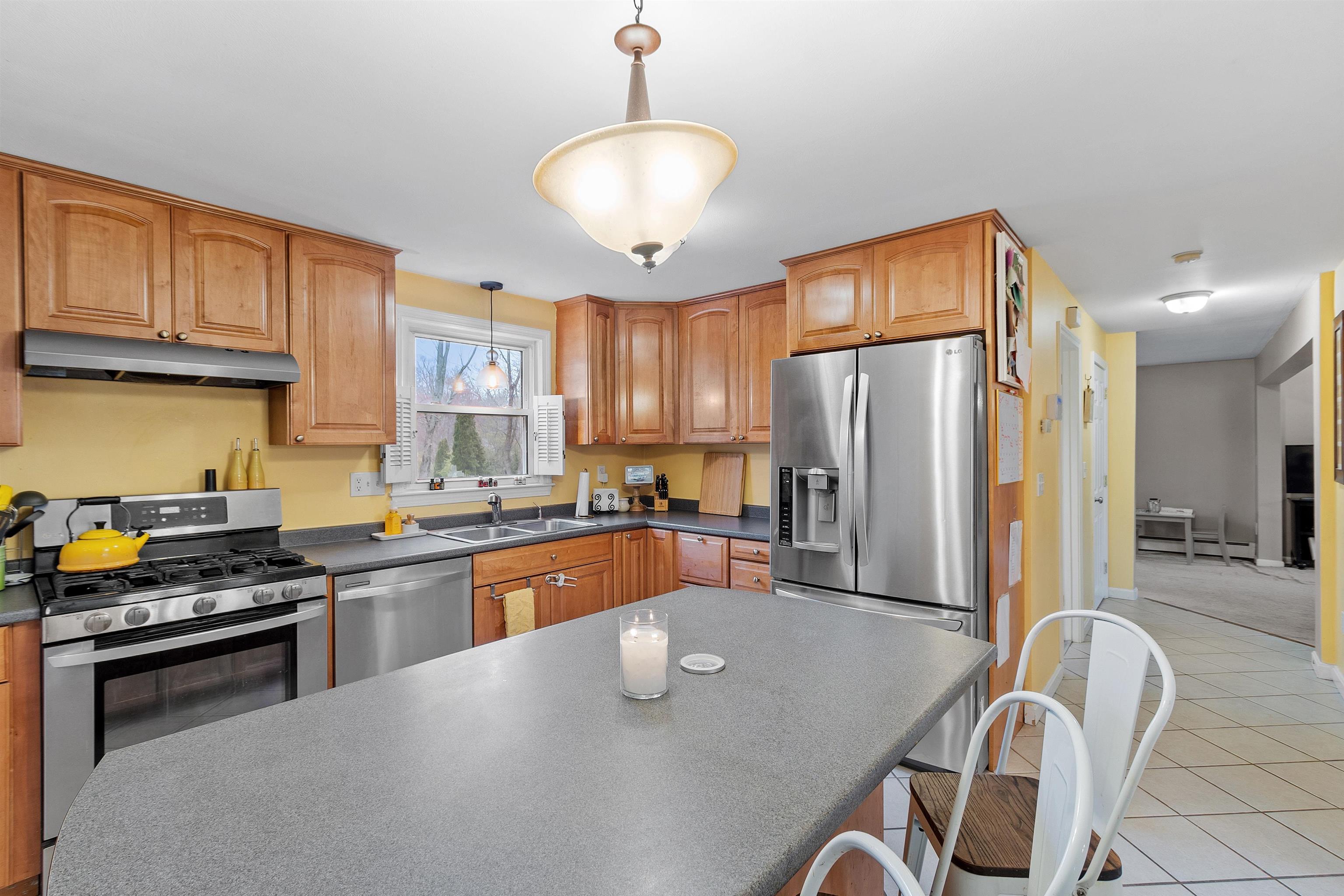 72 Patten Road Merrimack, NH 03054 - Photo 4 of 39 Gallery Image 4