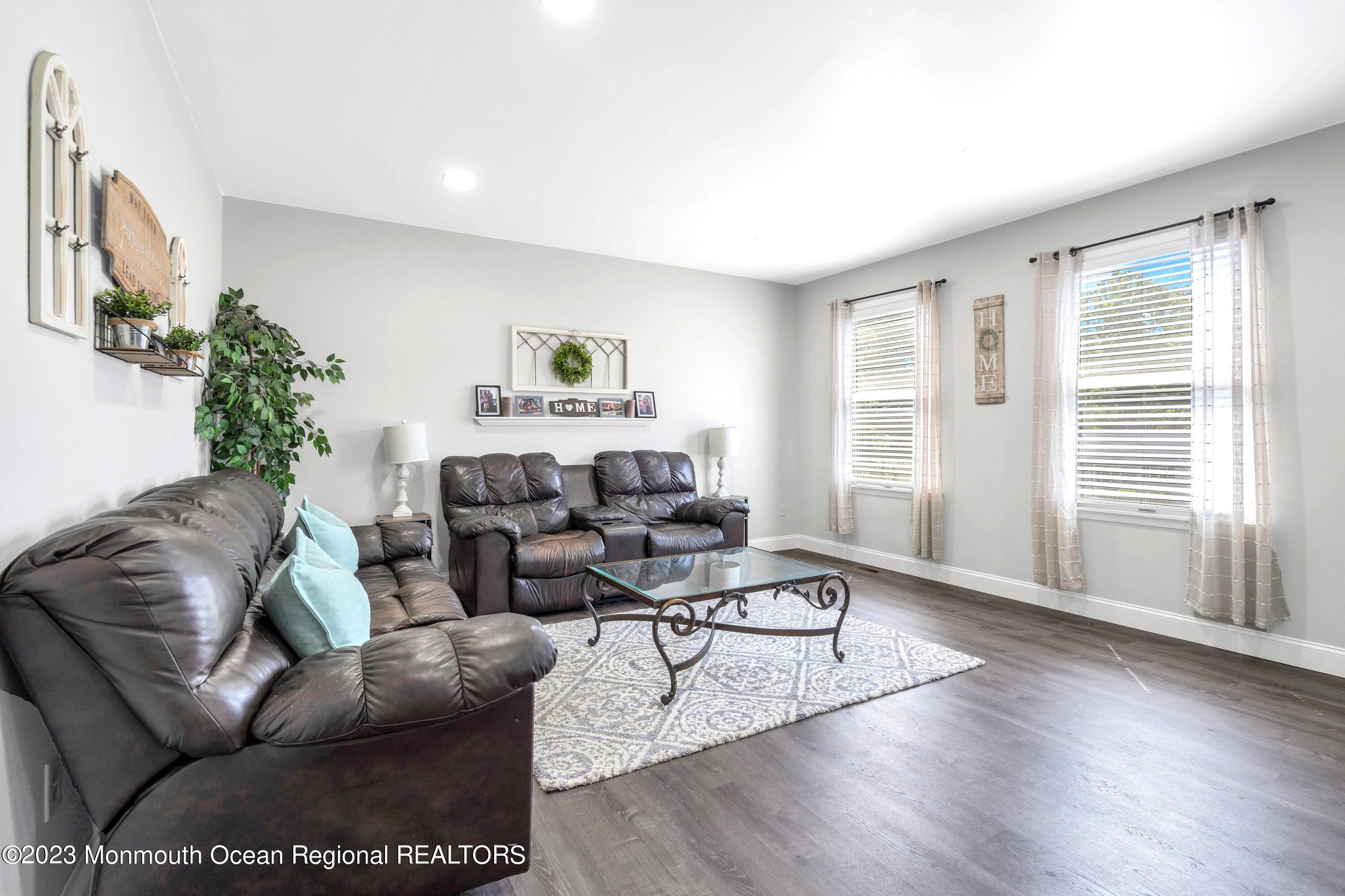 34 Friendship Road Howell, NJ 07731 - Photo 6 of 55 Living Rm