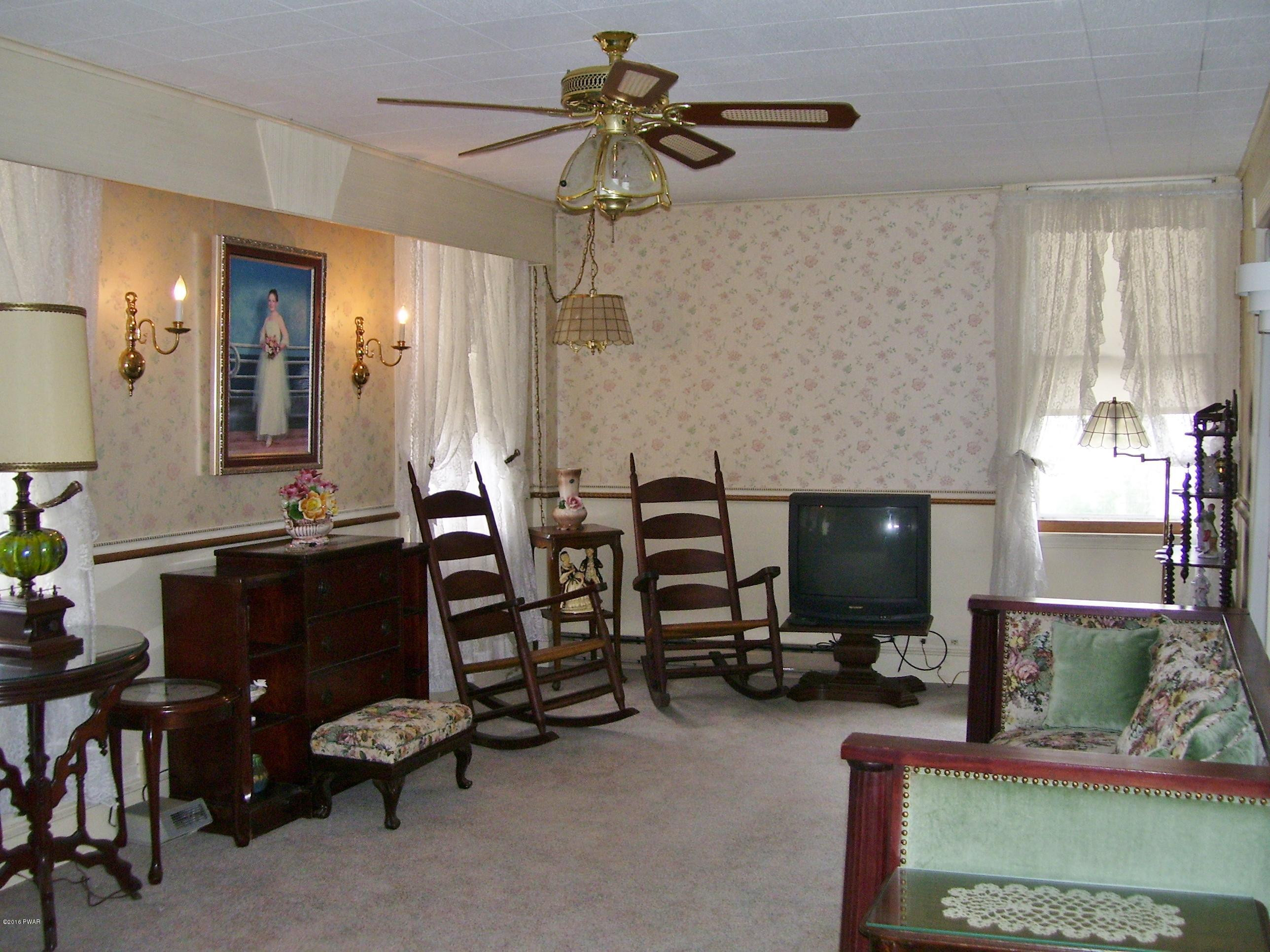 946 Main Street Newfoundland, PA 18445 - Photo 7 of 57