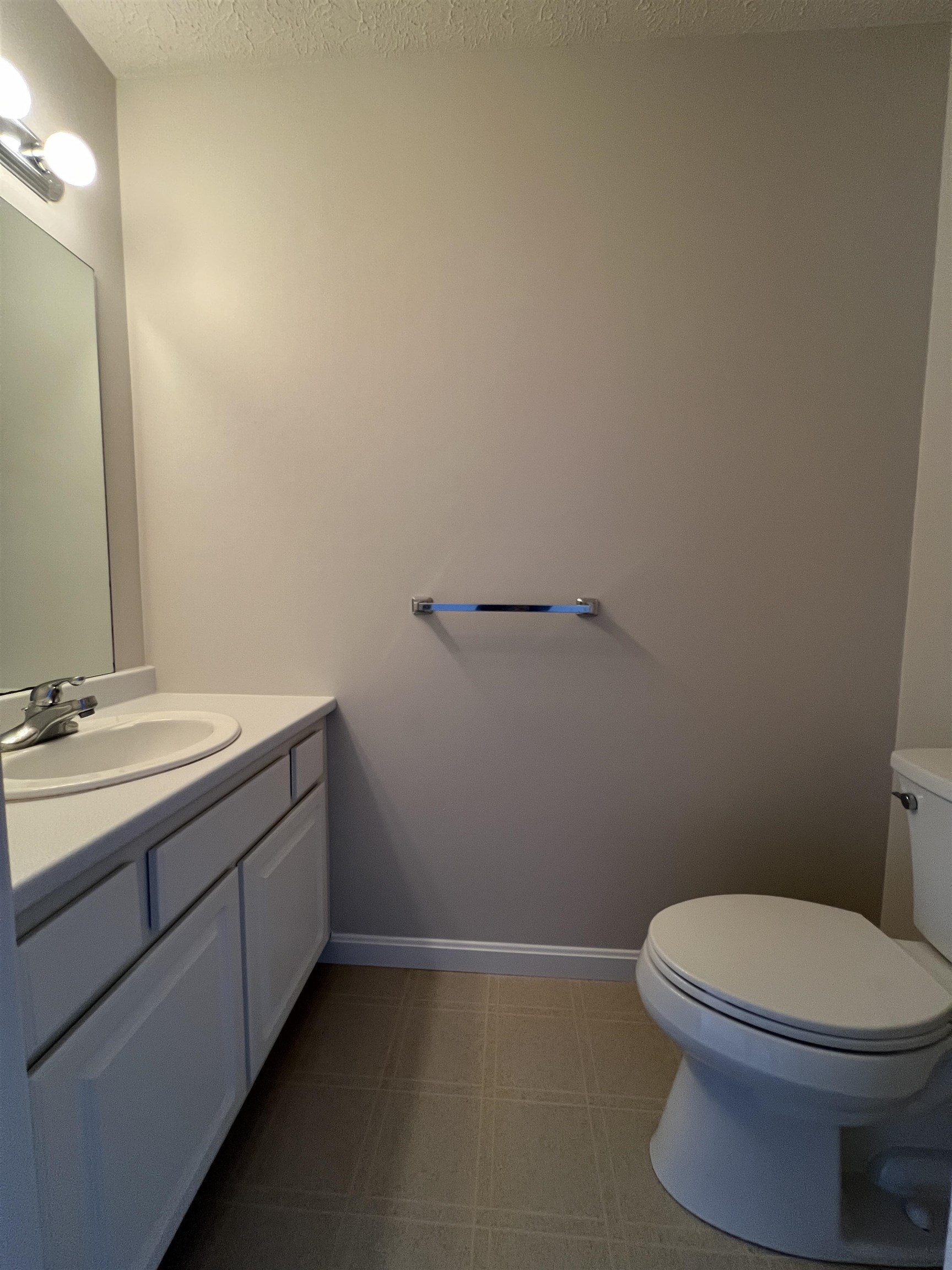 24 Georgetown Drive Nashua, NH 03062 - Photo 3 of 26