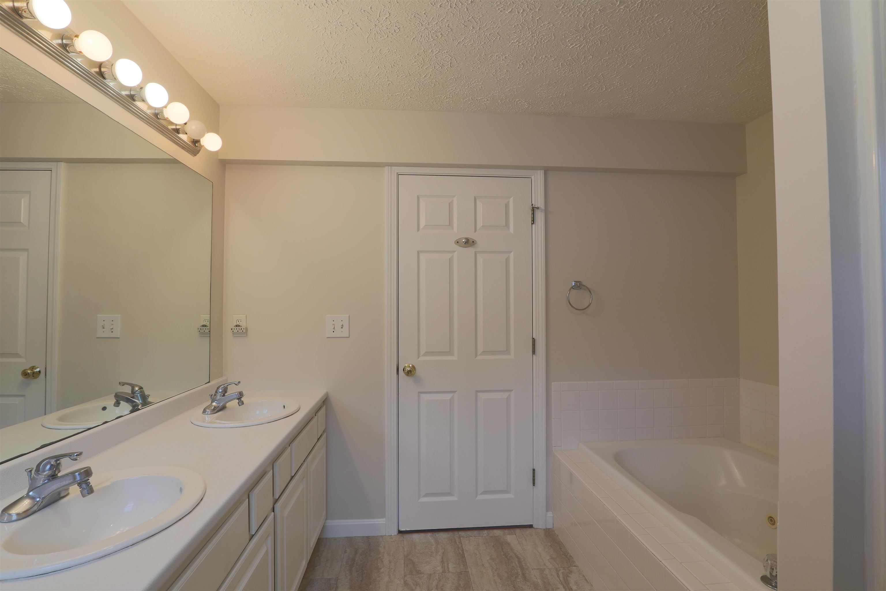 24 Georgetown Drive Nashua, NH 03062 - Photo 7 of 26