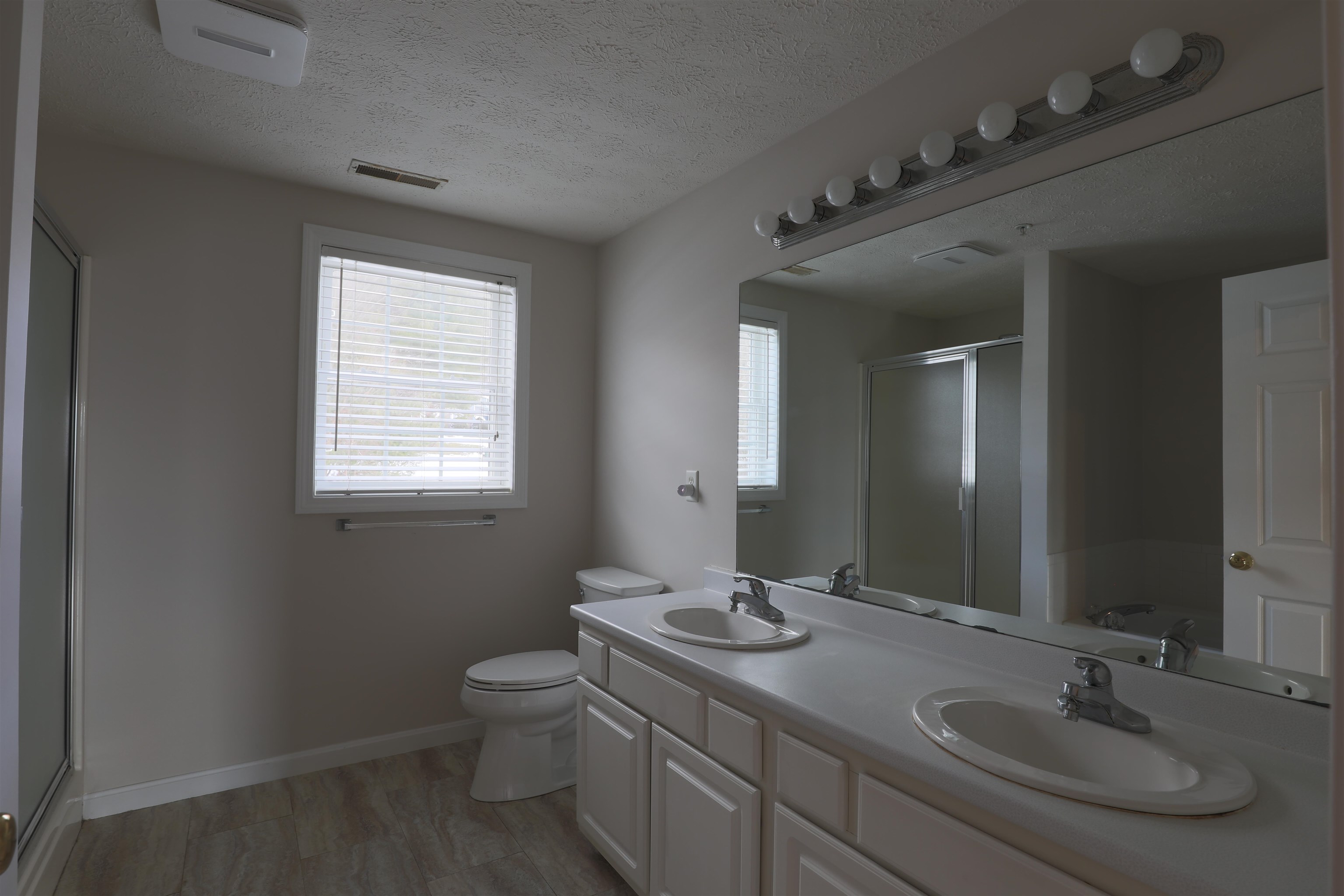 24 Georgetown Drive Nashua, NH 03062 - Photo 8 of 26