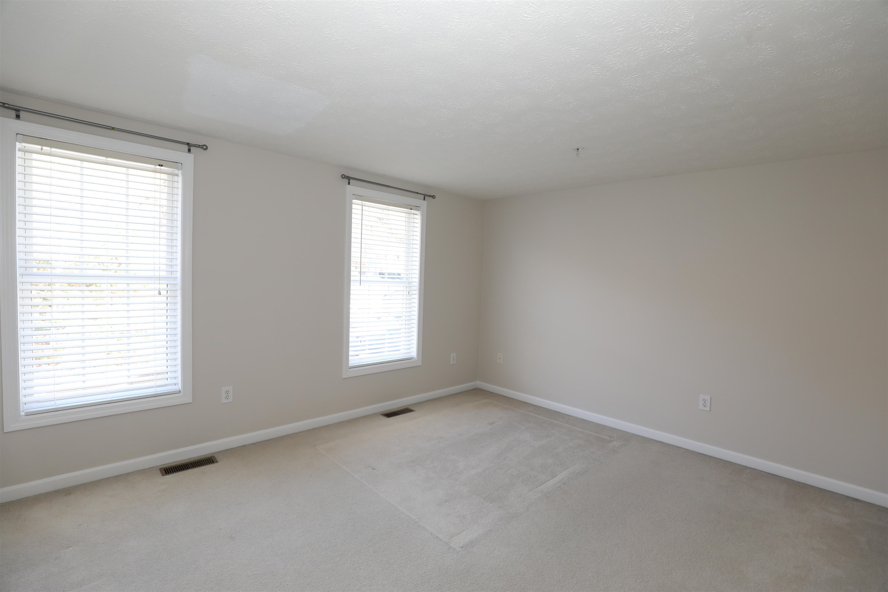 24 Georgetown Drive Nashua, NH 03062 - Photo 9 of 26