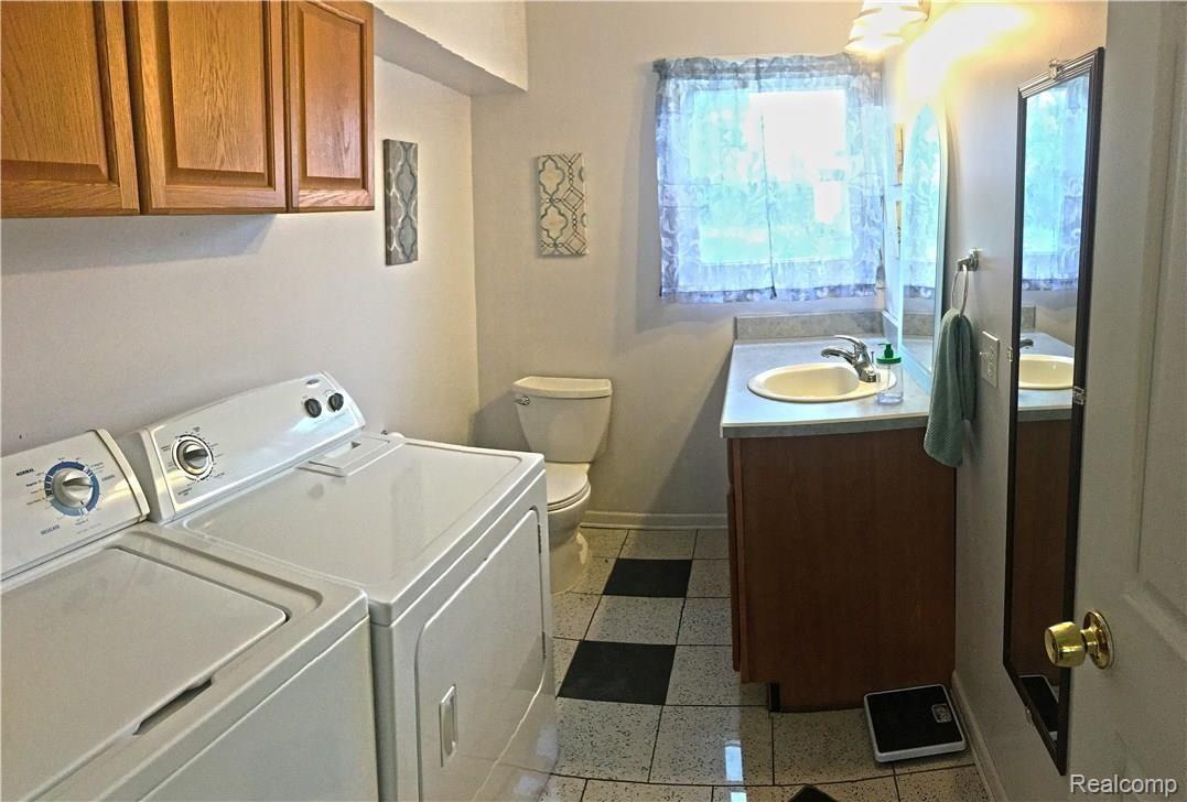 9221 West Mount Morris Road Flushing, MI 48433 - Photo 23 of 33 eIMG_2389.jpg