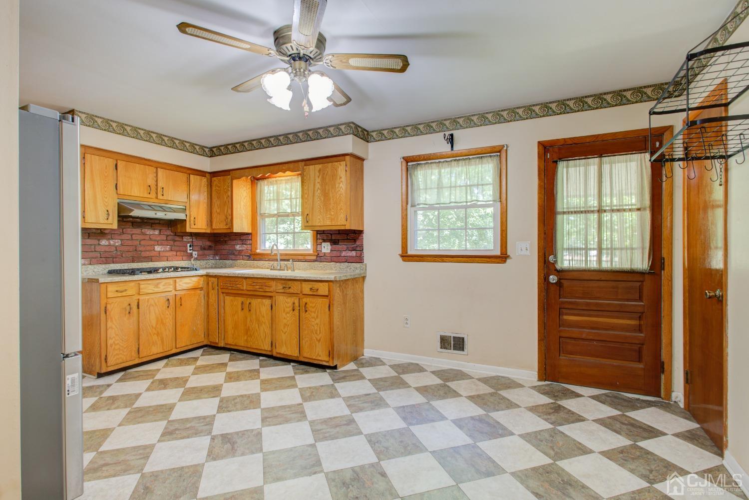 63 Hamilton Road Hillsborough, NJ 08844 - Photo 12 of 43 Gallery Image 12