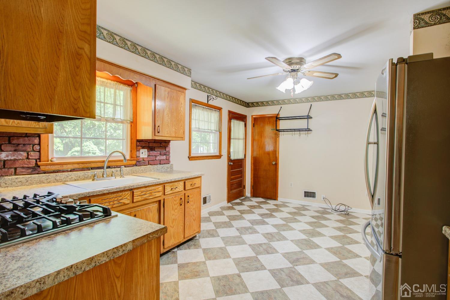 63 Hamilton Road Hillsborough, NJ 08844 - Photo 18 of 43 Gallery Image 18