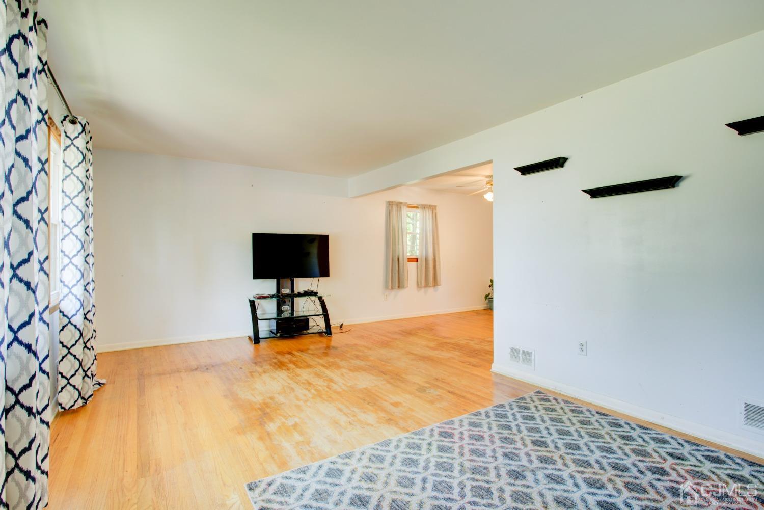 63 Hamilton Road Hillsborough, NJ 08844 - Photo 6 of 43 Gallery Image 6